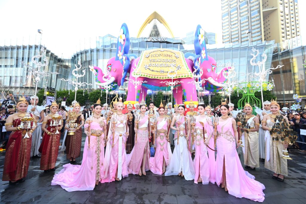 ไอคอนสยามคึกคัก สาด สนุก สุข สิริมงคล สงกรานต์ไทย ครั้งแรกของ “4EVE” สลัดลุคเกิร์ลกรุ๊ปสุดฮอตเป็นนางสงกรานต์รากษสเทวี ในงาน “ICONSIAM THAICONIC SONGKRAN 2026”