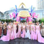 ไอคอนสยามคึกคัก สาด สนุก สุข สิริมงคล สงกรานต์ไทย ครั้งแรกของ “4EVE” สลัดลุคเกิร์ลกรุ๊ปสุดฮอตเป็นนางสงกรานต์รากษสเทวี ในงาน “ICONSIAM THAICONIC SONGKRAN 2026”